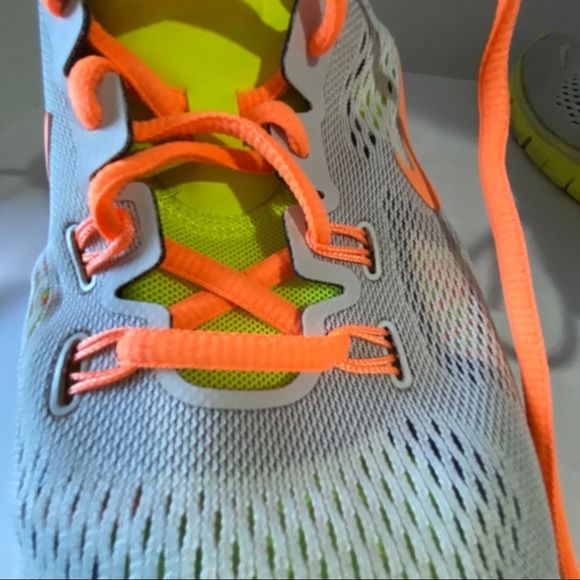 NIKE WOMEN’S FREE 5.0 TR FIT 4 RUNNING SHOES - Picture 9 of 13